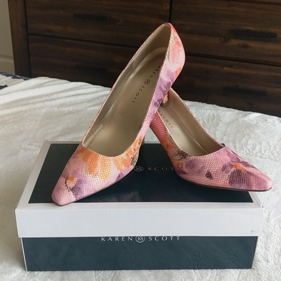 Karen Scott Womens Clancy Pointed Toe Classic Pump - Picture 11 of 15